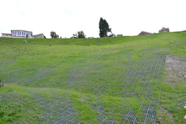 Großflächige Hangbefestigung mit ECORASTER Green