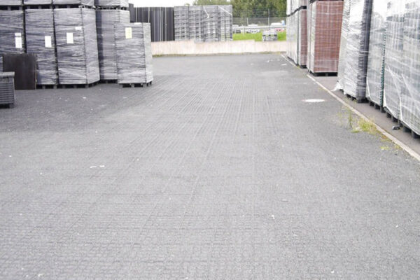 Lagerfläche mit Splitt und Schotter befüllt